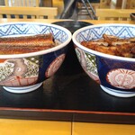Una masa - うな丼(左)とぶた丼(右)と肝吸い(中)