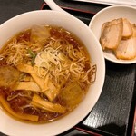 喜多方ラーメン 坂内   - 和風冷やしラーメン(820円)