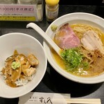 鮨 喰切り すし久 - 海老らぁ麺　海老づけ丼セットの鶏チャーシュートッピング