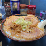 鐵 - 料理写真:味噌ラーメン＋厚切り炙りチャーシュー(450)トッピング