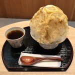 八屋 - シトラスヨーグルトとクリームとほうじ茶のカキ氷（お茶付き）　1,250円