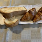 THE HIRAMATSU HOTELS&RESORTS - 朝食：トーストとクロワッサン（ジャム、ホイップバター、ハチミツ付き）