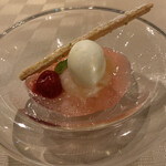 THE HIRAMATSU HOTELS&RESORTS - 桃のコンポート　アーモンド風味のジェラート　シャンパンのジュレと共に