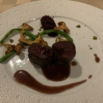 THE HIRAMATSU HOTELS&RESORTS - 夏鹿のロースト　トレビスのアグロドルチェとジロール茸　ブルーベリー風味のソース