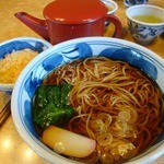 そば処 湧水 - たぬき670円也。天かすは別皿で大盛り。熱々の蕎麦湯も一緒に出てきたで