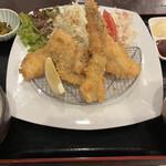 鶏ちゃんこ と旬の魚菜 仁遊人 - 魚フライ定食