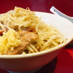 ラーメン二郎 - 汁なし半分＋ニンニク多め＋青ネギ