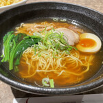 Chuugokuryouri Senrakuen - 醤油ラーメン528円。