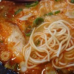 らあめん 赤無双 - 麺アップ