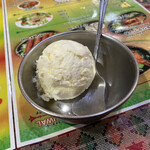 インド・ネパール料理 スナオール - デザートはバニラアイスクリーム