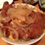赤とうがらし - カツ丼。裏メニュー？とにかくカツが旨い！さすが肉の仕入れに自信があるというだけのことはあります。是非一食。