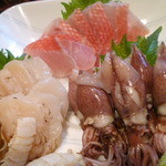 焼酎と手しごと料理の店　まさや - ◆刺身盛り合わせ（金目鯛昆布〆、炙り生帆立貝、ホタルイカ）