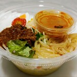 セブンイレブン - 肉味噌で食べるラーメンサラダ321円