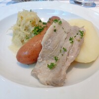 THE UPPER - 
