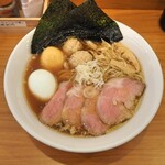 しののめヌードル - 全部のせ醤油らーめん + 燻製たまご