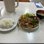 Taiseiken - モツ焼き定食　ご飯がお皿に盛られています
