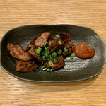 Tori Izakaya Dekanoren - 鉄板下町焼き（国産レバー） ¥380