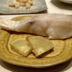 たかおか - 竹岡のアカ甘鯛炭火焼き シルクスイート
      甘鯛の出汁で一度炊き炭火焼きにした味わいの良さが際立ちます！
      ひと手間掛けることで深まる美味しさ、高岡氏の美味しさへの拘りが垣間見えます。