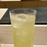 たかおか - 冷たい緑茶
      千葉県産の茶葉を使った冷茶、お水にまで拘りとても美味しいです♪
      グイグイ飲んでお代わりしちゃいました。