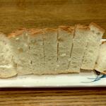 ディオ - フランスパン カット後 断面 (2022.07.04)