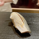 たかおか - 千葉 コハダ
                                江戸前のコハダを口にできるのは、たかおかさんの他には経験がありません！
                                しっかりと締めたコハダの旨味とシャリの酸の重なりが素晴らしいこと！
                                旨味の余韻が長くなんて心地の良い美味しさ！