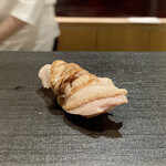 たかおか - 富津 蛤
      富津には若い頃潮干狩りに行ったものです。
      貝類が豊富な干潟です。
      立派なサイズの蛤ですね！
      噛めば噛むほど旨味が拡がります。