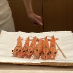 たかおか - 千葉県産の天然車海老
      たかおかさんにしては小ぶりな天然車海老、でも個人的にはこのサイズが一番好きなのです♪
      サイズが揃っているのはさすがですね！