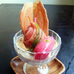 ニコラ - さくらのパフェ(900円)