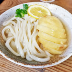 手打ちうどん ぶれーど・う - もも冷かけ