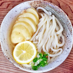 手打ちうどん ぶれーど・う - もも冷かけ