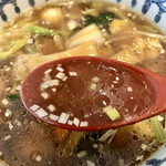中国料理 龍王 - 濃厚なスープ