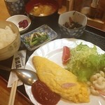 Makisumiya - マスター全力投球の一品
                        ベーコンオムレツ定食。
                        うまうま☆彡