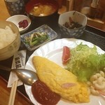 薪炭屋 - マスター全力投球の一品
            ベーコンオムレツ定食。
            うまうま☆彡