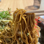 焼きそば専門天 - 細麺に絡み付くソース