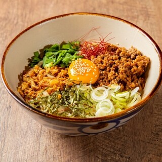 Enjoy our special [Ryukyu Mazesoba (Soupless noodles)] for lunch and dinner ☆