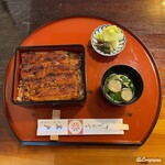 割烹岩戸 - 鰻重（ご開帳）