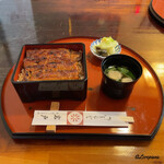 割烹岩戸 - 鰻重（ご開帳）