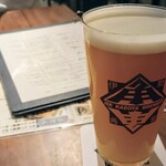 伊勢角屋麦酒 - 「ケヤキヘイジーIPA」（パイント1400円）でカンパーーイ！