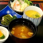 かみ川 - 生姜焼き・竜田揚げ相盛定食 右