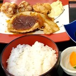 かみ川 - 生姜焼き・竜田揚げ相盛定食 左