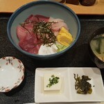 魚料理 渋谷 吉成本店 - 海鮮丼(1300円)