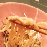 つけめん 越木岩 - あつもりにしたら、余り水分を残さないせいか麺と麺がくっついて少し取りにくいかな。