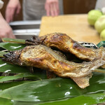 赤坂 菊乃井 - 昼懐石１５７３０円。鮎塩焼き。焦げてる？？？ギリギリですね（笑）。少し焼きが強い感じですが、こちらの鮎が、一番好きな鮎です♩ 