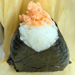 斉藤米穀店 - 天然塩鮭 200円
      半身を焼いて解すのだとか
      フレークとは比較するまでもなし