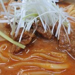 もつの屋 - 麺は平打ちストレート