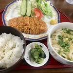 たつや - 料理写真:とんかつ定食　¥800-