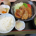 あすか軽食喫茶 - 【しょうが焼き定食　１０５０円】（小鉢・味噌汁・漬物付）