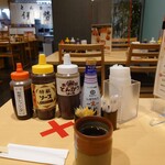 Tonkatsu Ise - ソースが2種類。