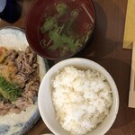家庭料理居酒屋 よってって - 味噌汁ではなく、お澄まし♪