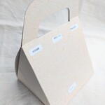 斉藤米穀店 - ３個入りの容器はこんな形
      けっこう珍しい？